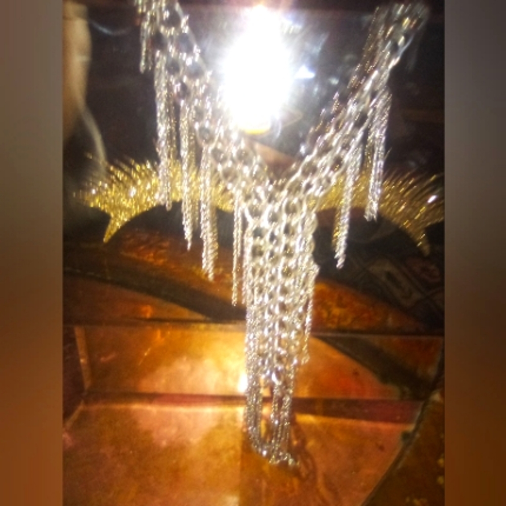 Silver singly hanging chain necklace every stylish